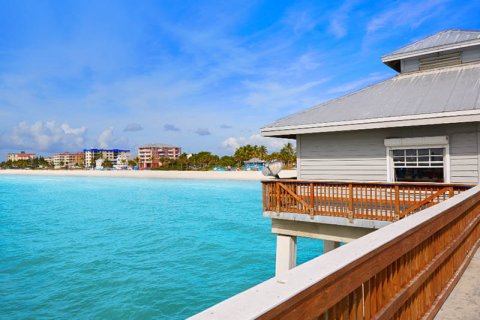 Un promoteur a payé 7 millions de dollars pour un hôtel à Fort Myers Beach