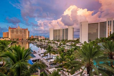 La demanda de vivienda se mantiene estable en Florida tras los huracanes, mientras aumenta el número de residentes ricos