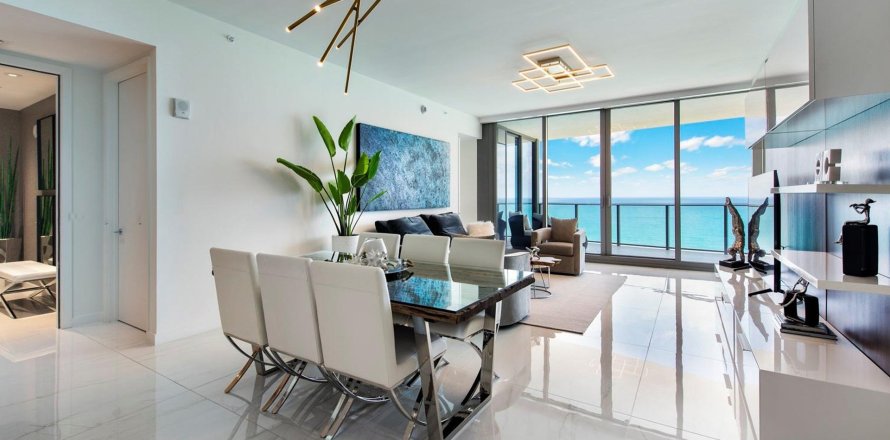 Apartment in RITZ-CARLTON RESIDENCES in Sunny Isles Beach, Florida 2 bedrooms, 146 sq.m. № 30221