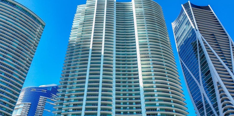 900 BISCAYNE BAY in Miami, Florida № 39754