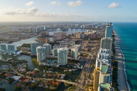 «Уют по-миллиардерски»: в каком районе Флориды родители Джеффа Безоса покупают недвижимость