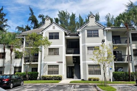 Condominio en alquiler en Coral Springs, Florida, 3 dormitorios, 121.24 m2 № 1375783 - foto 1