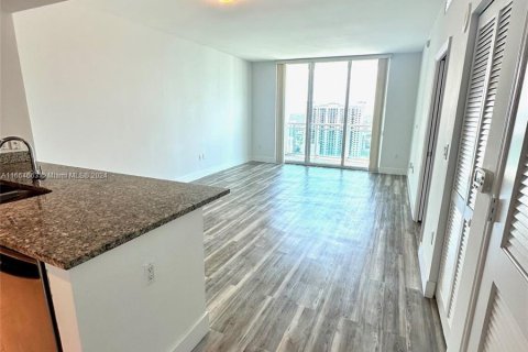 Condo in Miami, Florida, 1 bedroom  № 1375782 - photo 23