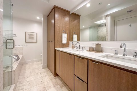 Condo in Miami, Florida, 1 bedroom  № 1333673 - photo 15