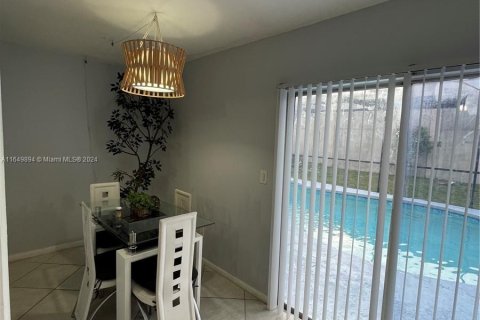 House in Fort Lauderdale, Florida 2 bedrooms, 89.19 sq.m. № 1333671 - photo 7