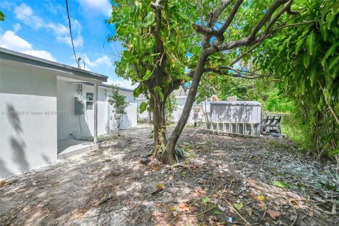 Casa en venta en Opa-locka, Florida, 2 dormitorios, 55.18 m2 № 1387866 - foto 5