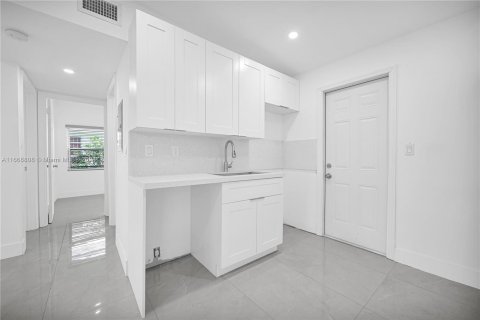 Villa ou maison à vendre à Opa-locka, Floride: 2 chambres, 55.18 m2 № 1387866 - photo 18