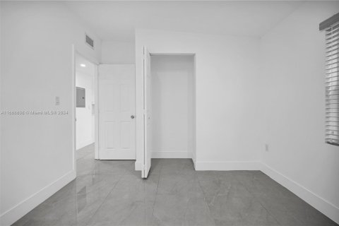 Villa ou maison à vendre à Opa-locka, Floride: 2 chambres, 55.18 m2 № 1387866 - photo 27