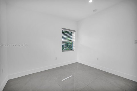 Villa ou maison à vendre à Opa-locka, Floride: 2 chambres, 55.18 m2 № 1387866 - photo 25