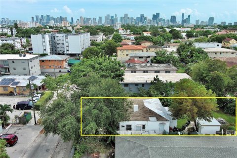 Commercial property in Miami, Florida № 1387911 - photo 2