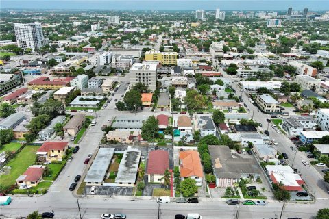 Commercial property in Miami, Florida № 1387911 - photo 15