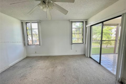 Condo in Pompano Beach, Florida, 2 bedrooms  № 1375574 - photo 16