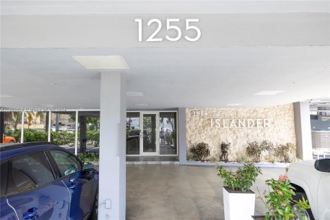 Condo in Miami Beach, Florida, 1 bedroom  № 1375534 - photo 28