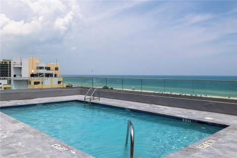 Condo in Miami Beach, Florida, 1 bedroom  № 1375534 - photo 16