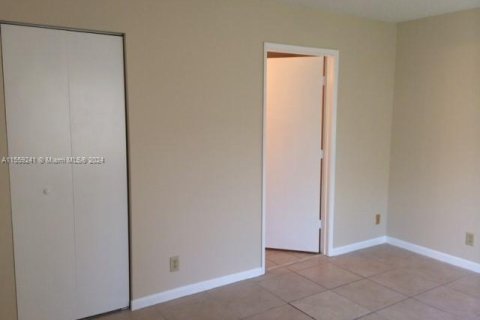 Condo in Miramar, Florida, 2 bedrooms  № 1097251 - photo 7
