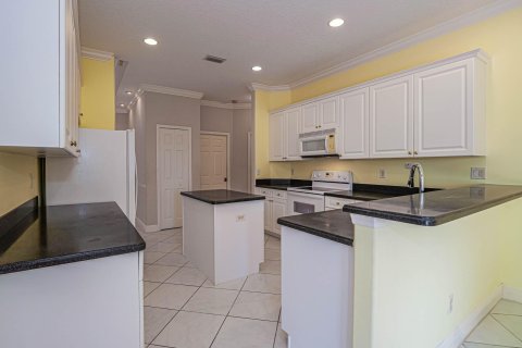 House in Vero Beach, Florida 3 bedrooms, 176.24 sq.m. № 1142409 - photo 25