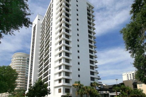 Condo in Orlando, Florida, 2 bedrooms  № 1350268 - photo 1