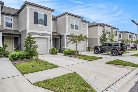 Touwnhouse à vendre à Wesley Chapel, Floride: 3 chambres, 163.51 m2 № 1361498 - photo 2