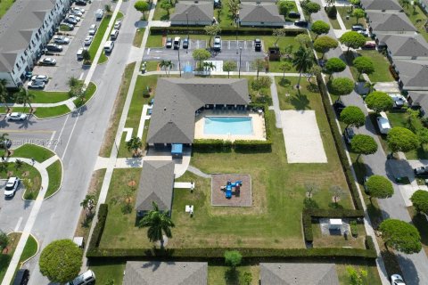 Townhouse in Florida City, Florida 3 bedrooms, 131.74 sq.m. № 1217103 - photo 25