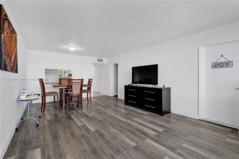 Copropriété à vendre à Miami, Floride: 1 chambre, 77.11 m2 № 1290683 - photo 12