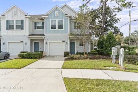 Villa ou maison à louer à Jacksonville, Floride: 3 chambres, 157.93 m2 № 887301 - photo 1