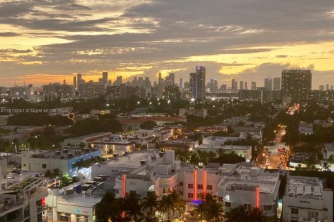 Condo in Miami Beach, Florida, 2 bedrooms  № 1407804 - photo 13