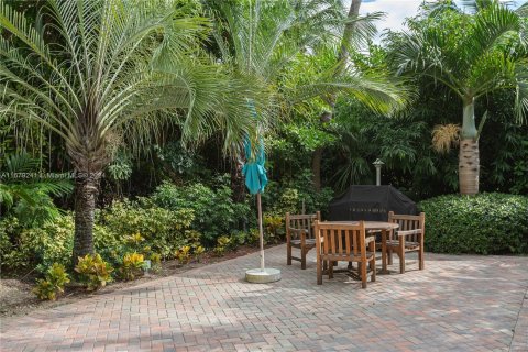 Condo in Miami Beach, Florida, 2 bedrooms  № 1407804 - photo 17