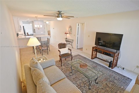 Condo in Delray Beach, Florida, 2 bedrooms  № 1407803 - photo 12