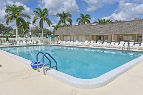 Condo in Delray Beach, Florida, 2 bedrooms  № 1407803 - photo 27