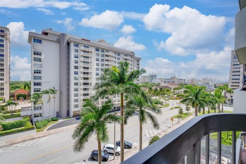 Condo in Coral Gables, Florida, 2 bedrooms  № 1306040 - photo 29