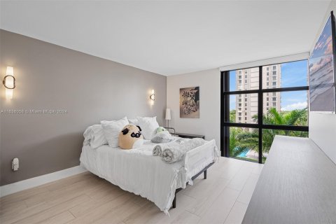 Condo in Coral Gables, Florida, 2 bedrooms  № 1306040 - photo 19