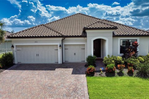 Villa ou maison à vendre à Kissimmee, Floride: 4 chambres, 253.34 m2 № 1306045 - photo 1