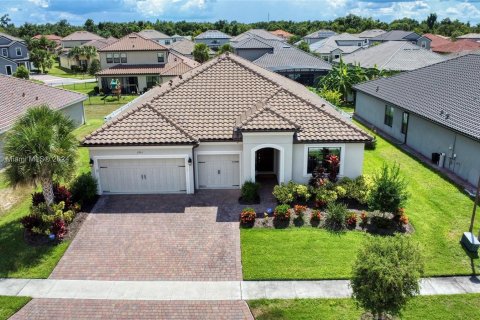 Villa ou maison à vendre à Kissimmee, Floride: 4 chambres, 253.34 m2 № 1306045 - photo 2