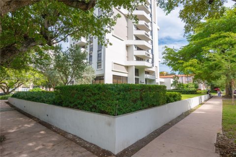Condominio en venta en Coral Gables, Florida, 2 dormitorios, 89.19 m2 № 878352 - foto 24