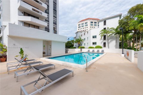 Condominio en venta en Coral Gables, Florida, 2 dormitorios, 89.19 m2 № 878352 - foto 21