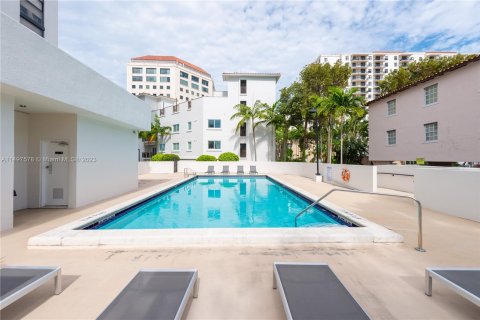 Condominio en venta en Coral Gables, Florida, 2 dormitorios, 89.19 m2 № 878352 - foto 22