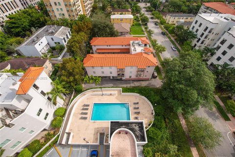 Condominio en venta en Coral Gables, Florida, 2 dormitorios, 89.19 m2 № 878352 - foto 25