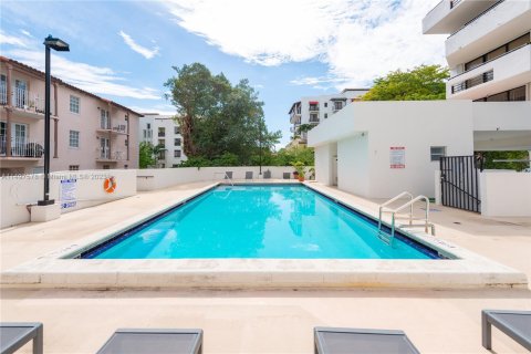 Condominio en venta en Coral Gables, Florida, 2 dormitorios, 89.19 m2 № 878352 - foto 18