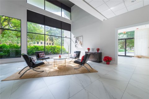 Condominio en venta en Coral Gables, Florida, 2 dormitorios, 89.19 m2 № 878352 - foto 14