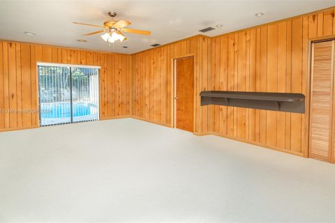 Casa en venta en Miami Lakes, Florida, 5 dormitorios, 599.68 m2 № 1118459 - foto 23