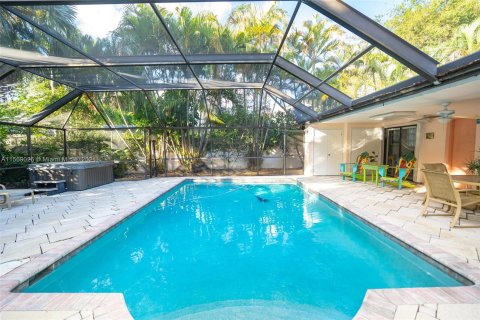 House in Miami Lakes, Florida 5 bedrooms, 599.68 sq.m. № 1118459 - photo 27