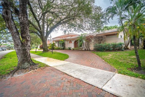 Villa ou maison à vendre à Miami Lakes, Floride: 5 chambres, 599.68 m2 № 1118459 - photo 3
