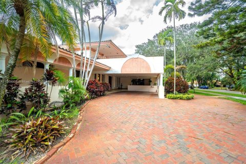 Casa en venta en Miami Lakes, Florida, 5 dormitorios, 599.68 m2 № 1118459 - foto 4