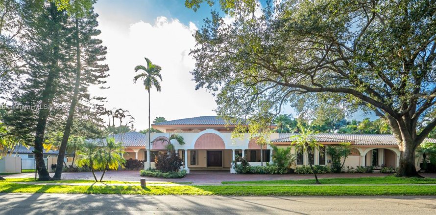 Villa ou maison à Miami Lakes, Floride 5 chambres, 599.68 m2 № 1118459