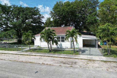 Casa en venta en Miami, Florida, 3 dormitorios, 69.86 m2 № 1118413 - foto 2