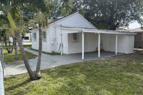 Casa en venta en Miami, Florida, 3 dormitorios, 69.86 m2 № 1118413 - foto 3