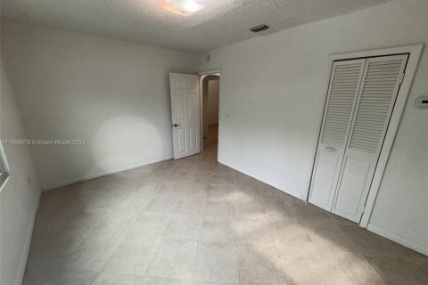 Casa en venta en Miami, Florida, 3 dormitorios, 69.86 m2 № 1118413 - foto 8