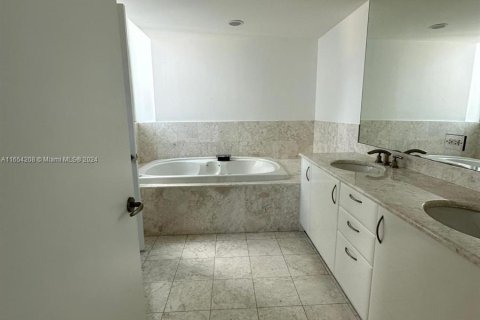 Copropriété à louer à Miami, Floride: 2 chambres, 142.05 m2 № 1348864 - photo 11