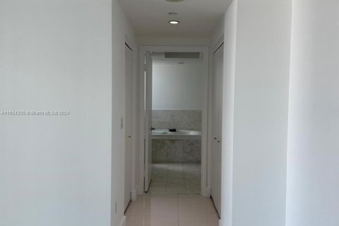 Copropriété à louer à Miami, Floride: 2 chambres, 142.05 m2 № 1348864 - photo 9