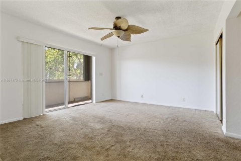 Copropriété à vendre à Sunrise, Floride: 2 chambres, 99.78 m2 № 1120651 - photo 11